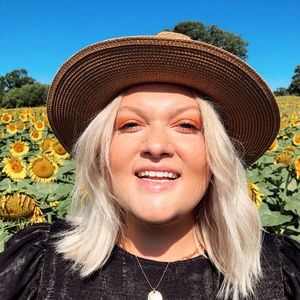 Meet your Posher, Lily